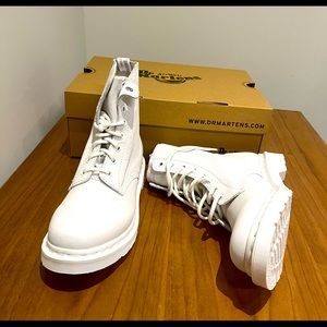 Dr.Martens 1460 Pascal women’s mono lace up boots.